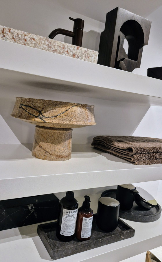 Image 1 of Kelly Wearstler High Bowl Marmorschale auf Fuß