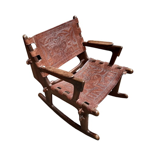 Angel I. Pazmino Schaukelstuhl Muebles de Estilo, Ecuador