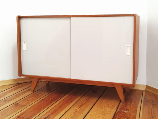 U 452 Schrank Entworfen von J. Jiroutek, Tschechoslowakei, 1960er Jahre.