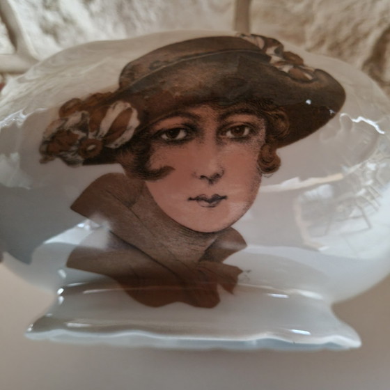 Image 1 of  Suppenschüssel Wilder Efeu Frau Mit Hut Cnp Frankreich