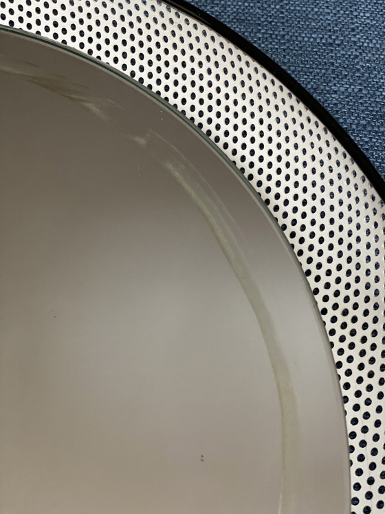 Image 1 of Weißer perforierter Metallspiegel mit Hintergrundbeleuchtung