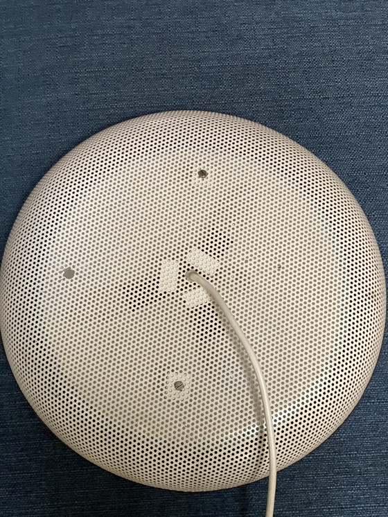 Image 1 of Weißer perforierter Metallspiegel mit Hintergrundbeleuchtung