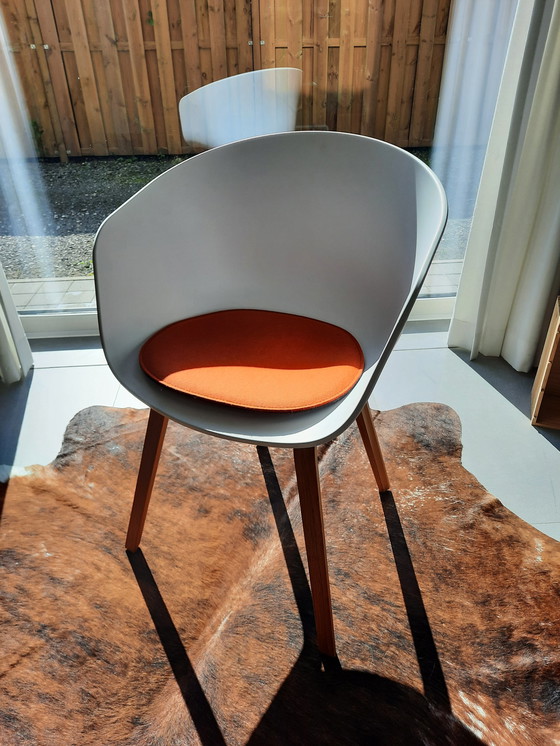 Image 1 of 4 weiße Hay-Stühle