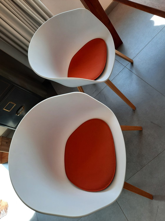 Image 1 of 4 weiße Hay-Stühle