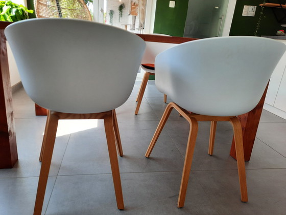 Image 1 of 4 weiße Hay-Stühle