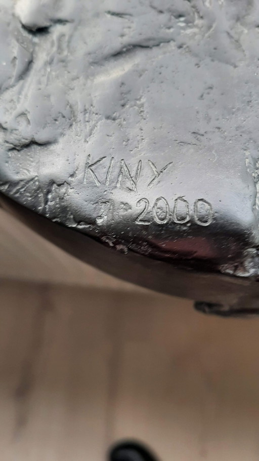 Bronzeskulptur "Familie auf dicker Scheibe". (Im Preis reduziert)