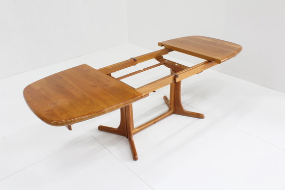 Image 1 of Korup Mobler Danish oval ausziehbarer Esstisch massiv Teak