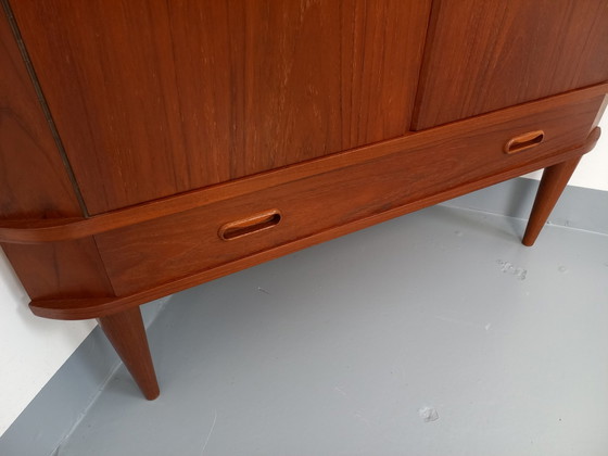 Image 1 of 60er Jahre Teakholz Eckschrank im skandinavischen Vintage-Stil