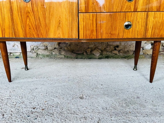 Image 1 of Mid-Century, geflammter Nussbaum Anrichte, 1960er Jahre