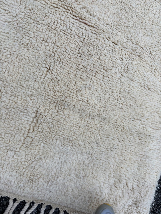 Image 1 of Moderner minimalistischer weißer marokkanischer Vorleger