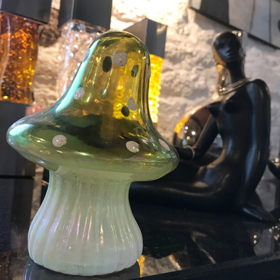 Image 1 of Kleiner psychedelischer Pilz - Magic Mushroom - mundgeblasenes Glas - 1950