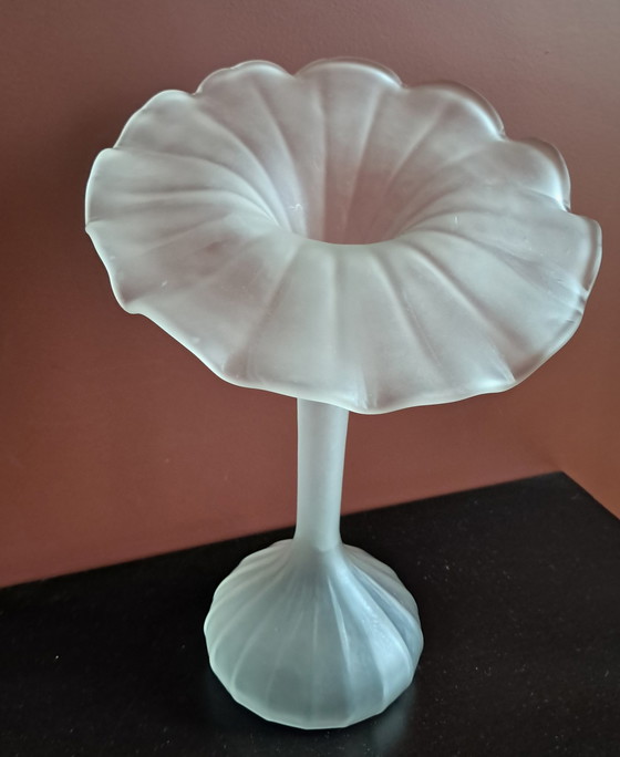 Image 1 of Weiße Glas Vase "Jack In The Pulpit"