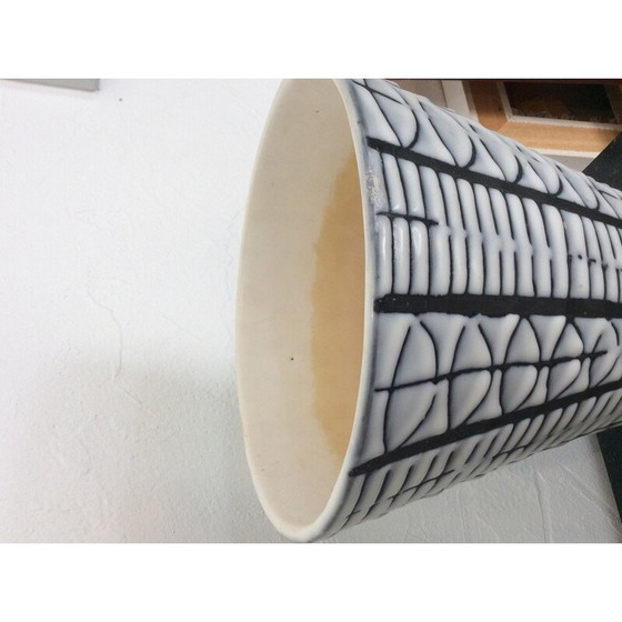 Image 1 of Weiße Emaille-Vase "Cornet" von Roger Capron