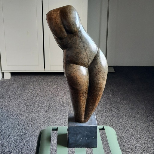 Serpentine Skulptur Torso von Hanneke Pereboom