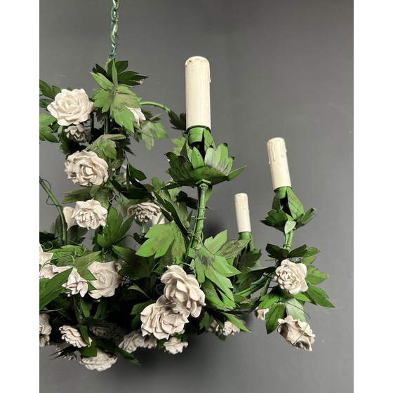 Image 1 of Vintage-Kronleuchter aus lackiertem Blech und Porzellanblumen mit 8 Armen, 1970