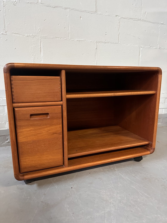 Image 1 of Vintage Teakholz Dänische Audio Möbel TV Schrank