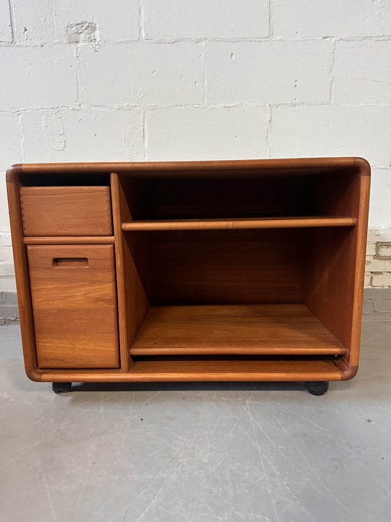 Image 1 of Vintage Teakholz Dänische Audio Möbel TV Schrank