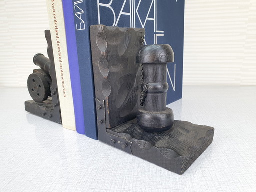 Brutalistische Buchstütze. Vintage Kanone Buchstütze aus Holz.