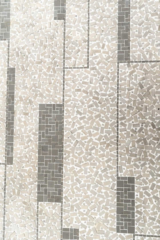 Image 1 of Antiker Mosaik-Couchtisch