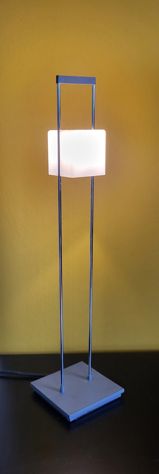 Image 1 of Cubic Mesa Design Tischlampe