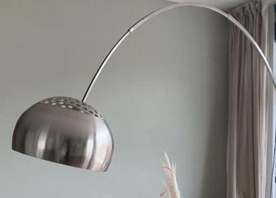Image 1 of Italienisches Design Bogenlampe mit schwarzem Marmorsockel