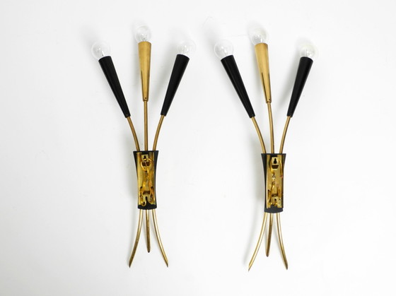 Image 1 of Zwei schöne große Mid Century Modern Brass 3-Light Cone Wandlampen