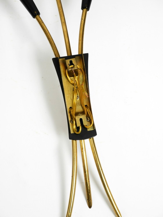 Image 1 of Zwei schöne große Mid Century Modern Brass 3-Light Cone Wandlampen