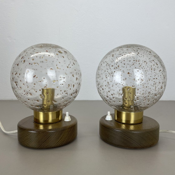 Image 1 of Satz von 2 Glaskugel und Eiche hölzerne Tischleuchten von Temde Lights, Deutschland 1970S