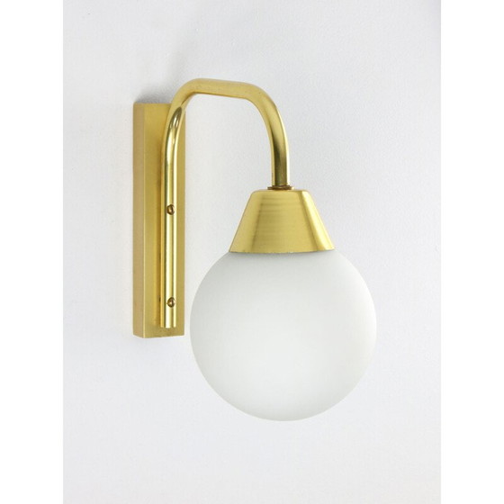 Image 1 of Mid Century Italienische goldene und opaline Wandlampe