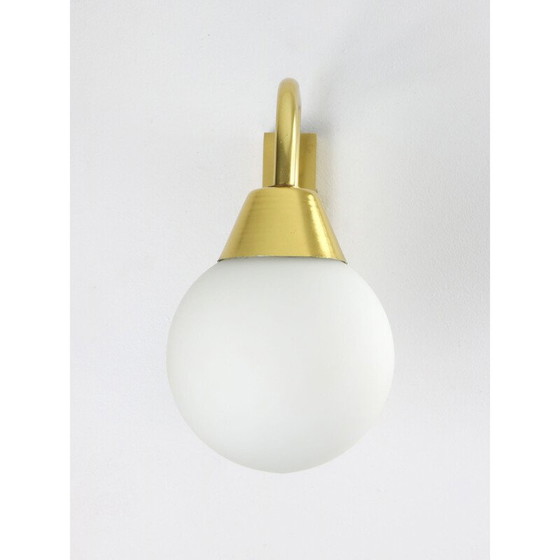 Image 1 of Mid Century Italienische goldene und opaline Wandlampe