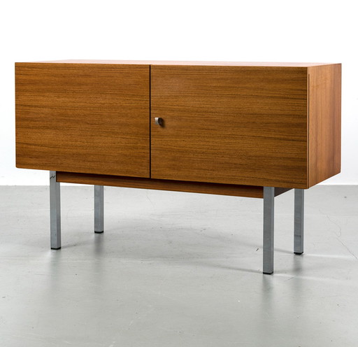 Vintage Schrank mit verchromten Beinen