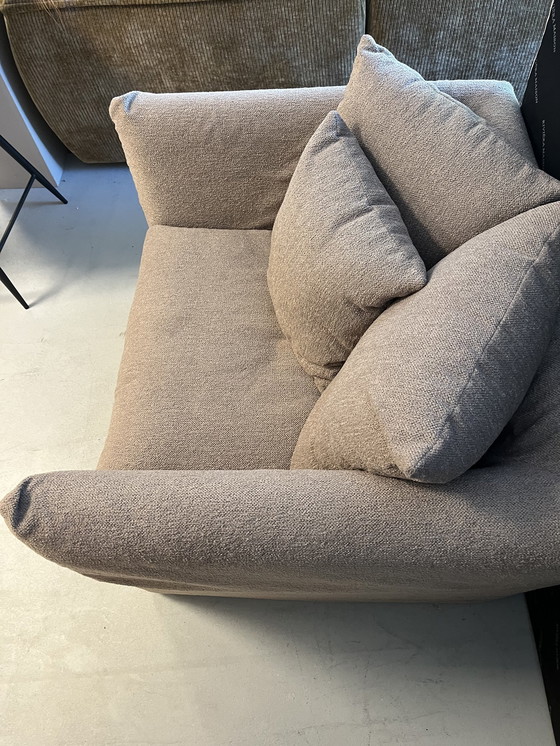 Image 1 of Love Seat Modell anzeigen