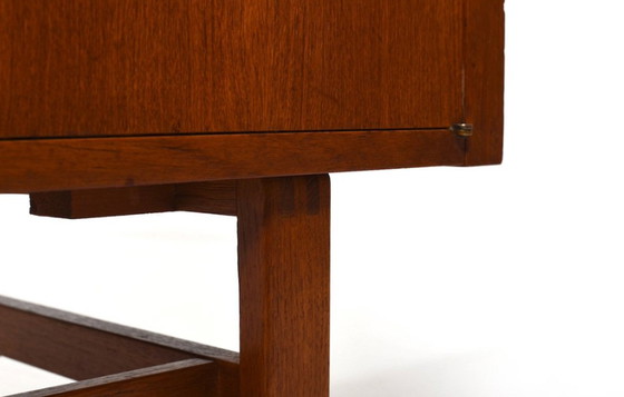 Image 1 of Feines dänisches minimalistisches Teakholz-Sideboard um 1960
