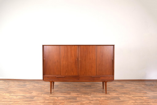 Mid-Century Danish Teak Highboard Modell 13 von Gunni Omann für Omann Jun, 1960er Jahre.