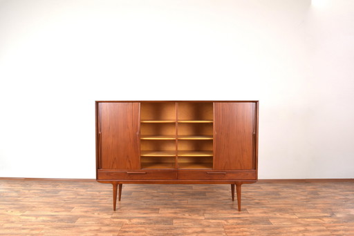 Mid-Century Danish Teak Highboard Modell 13 von Gunni Omann für Omann Jun, 1960er Jahre.