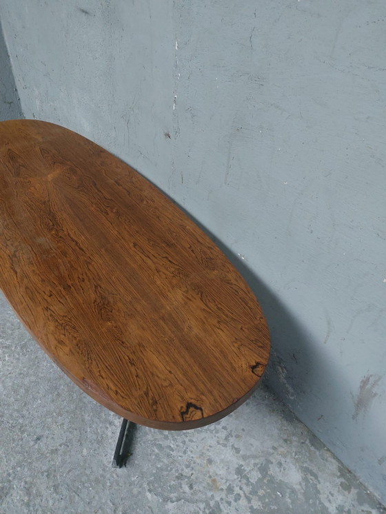 Image 1 of Ovaler Couchtisch aus der mid-century 