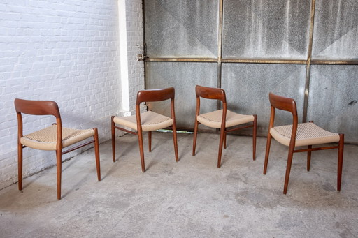 4X Niels Møller Modell 75 Esszimmerstuhl aus Teakholz, 1960er Jahre Dänemark