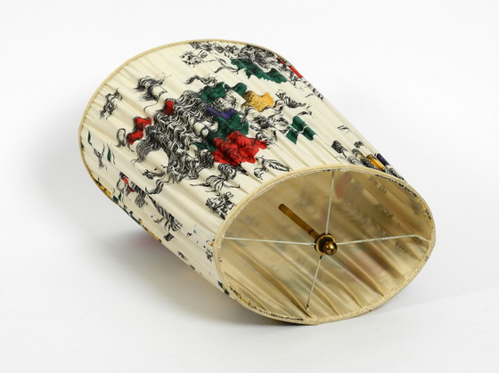 Image 1 of Große Tischlampe von KPM aus den 1960er Jahren aus Porzellan und plissiertem Seidenlampenschirm mit buntem Blumenmuster