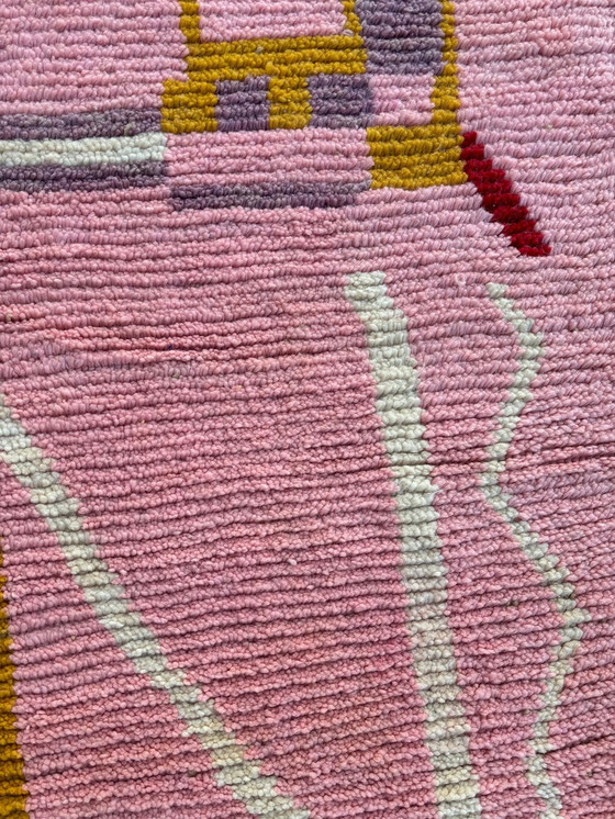 Image 1 of marokkanischer teppich aus rosa wolle