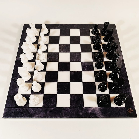 Image 1 of 1970er Schachspiel aus handgeschnitztem Alabaster von Volterra - Schwarz und Weiß - Made in Italy
