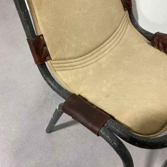 Image 1 of Ein Paar Vintage-Stühle aus Eisenrohr und Leder von Charlotte Periand