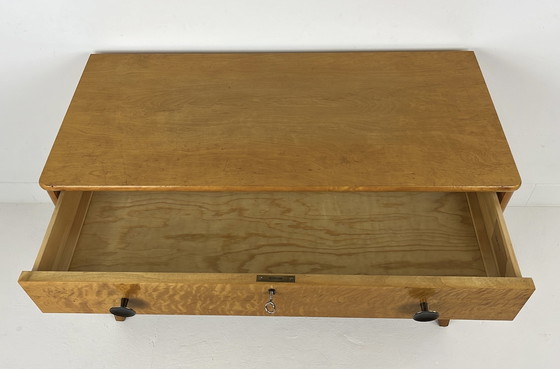 Image 1 of Schwedische Vintage Kommode aus Holz mit Metallgriffen