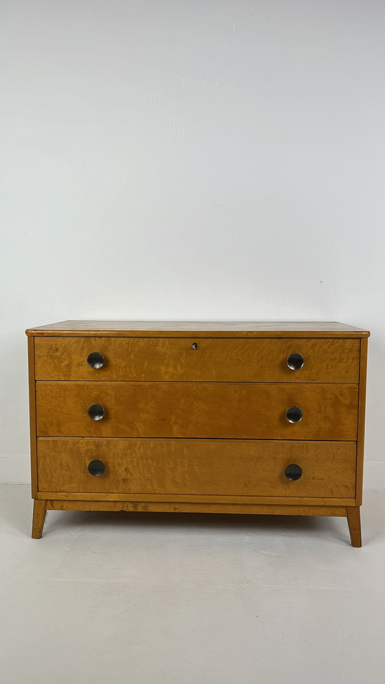 Image 1 of Schwedische Vintage Kommode aus Holz mit Metallgriffen
