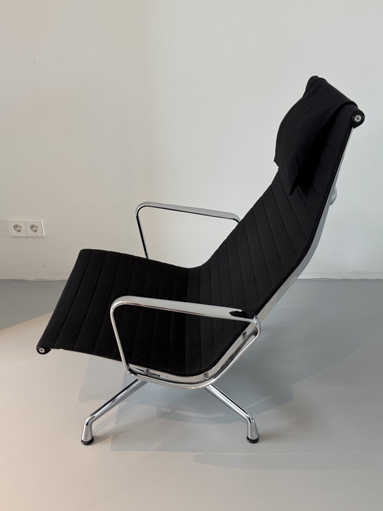 Image 1 of Vitra Eames Ea-124 Lounge Stuhl