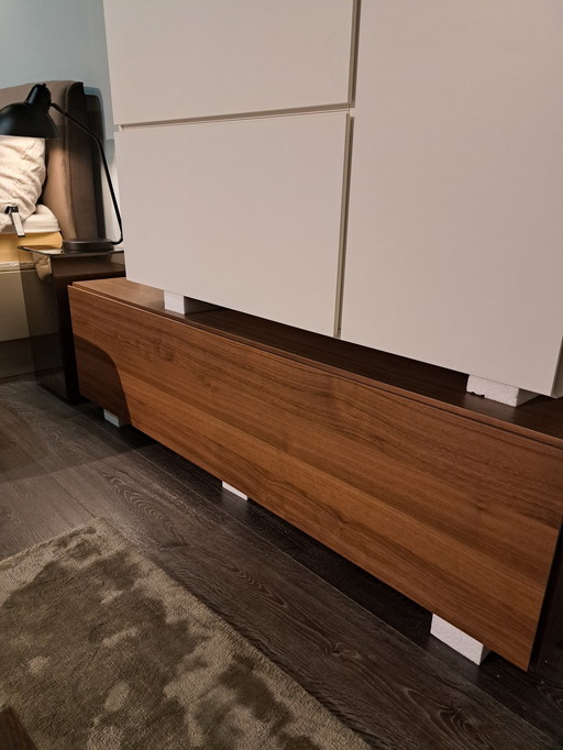 Lugano Wandgarderobe mit klappbarer Front - Nussbaumfurnier