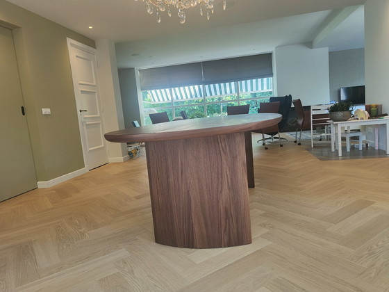 Image 1 of Arco Dew neuer Nussbaumtisch