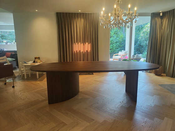 Image 1 of Arco Dew neuer Nussbaumtisch