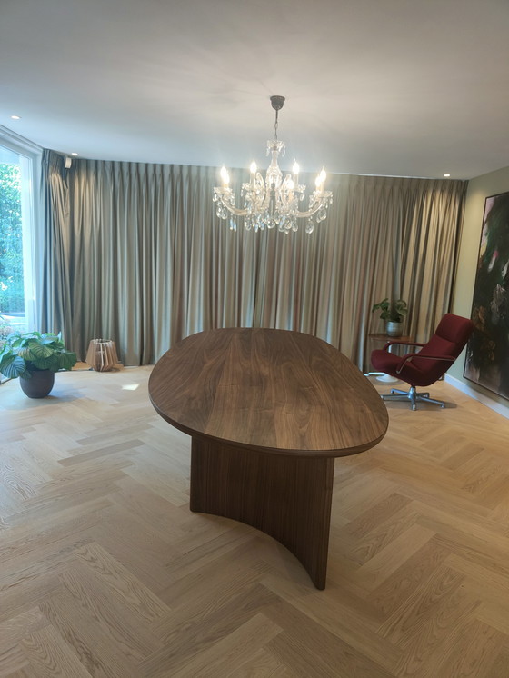 Image 1 of Arco Dew neuer Nussbaumtisch