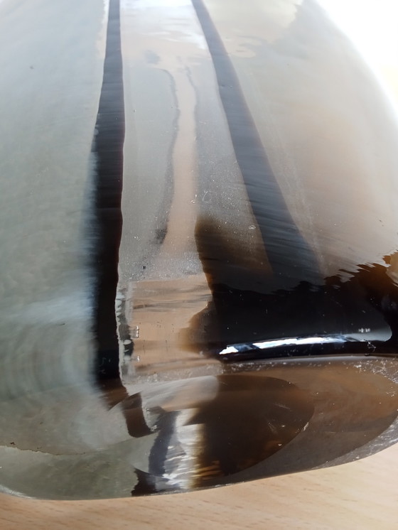 Image 1 of Mundgeblasene Mocca Schwarz Weiß Skandinavisches Glas Oval Vase 50- Er Jahre