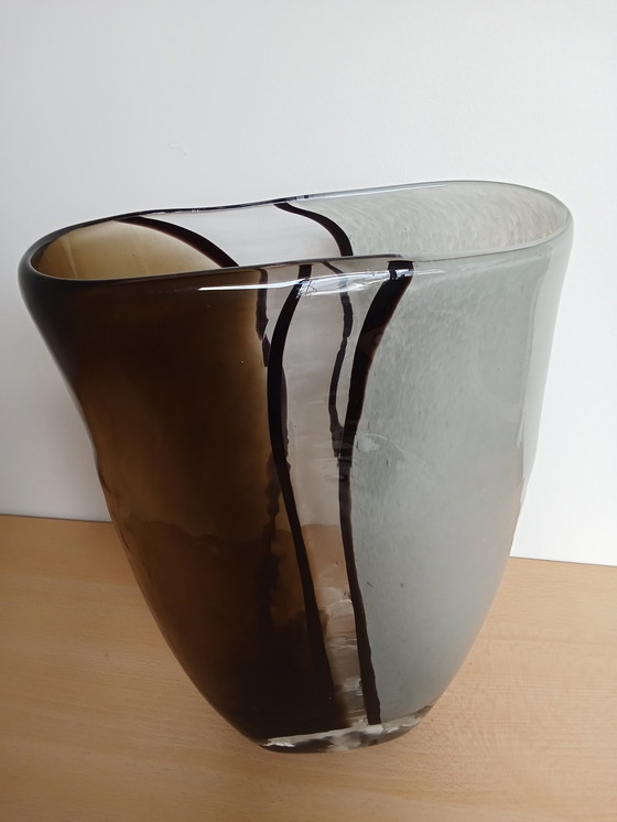Image 1 of Mundgeblasene Mocca Schwarz Weiß Skandinavisches Glas Oval Vase 50- Er Jahre